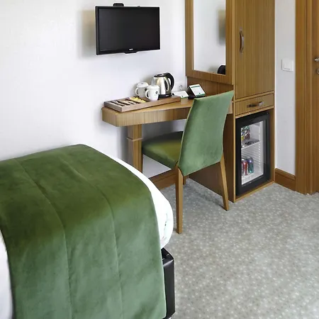 Hotell Bizim 3*